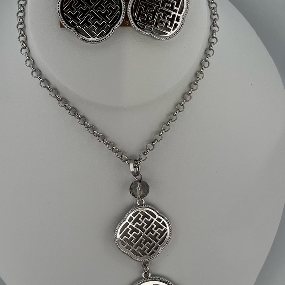 Cracker Barrel Silver Celtic Knot Necklace - Picture 4 of 7